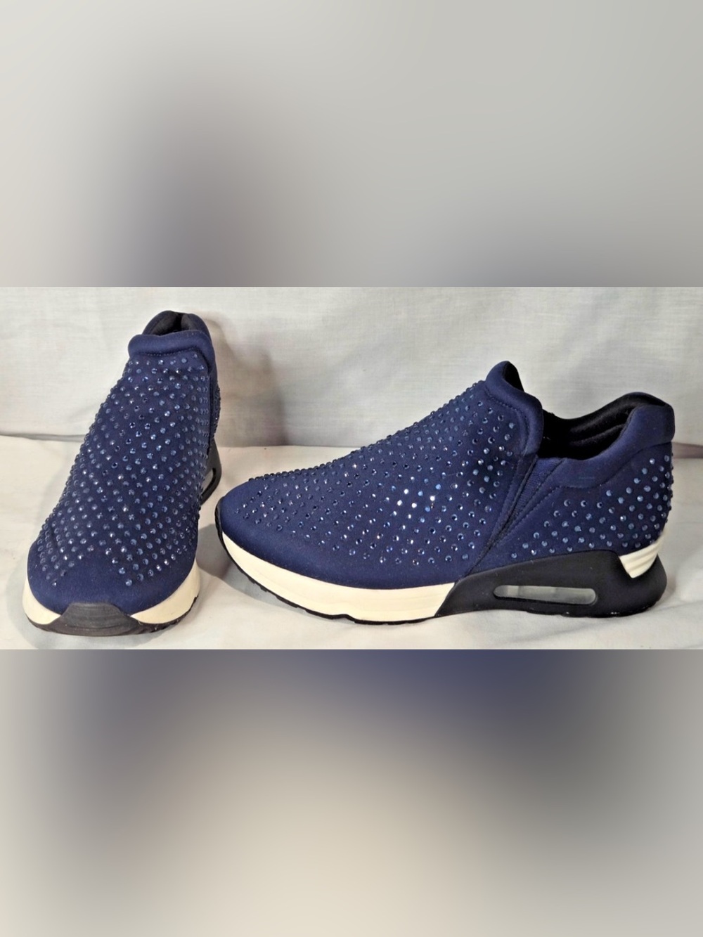 Gunmetal Lupo Slip-on Crystal
Sneaker 9.5 sparkly comfy travel walking festive